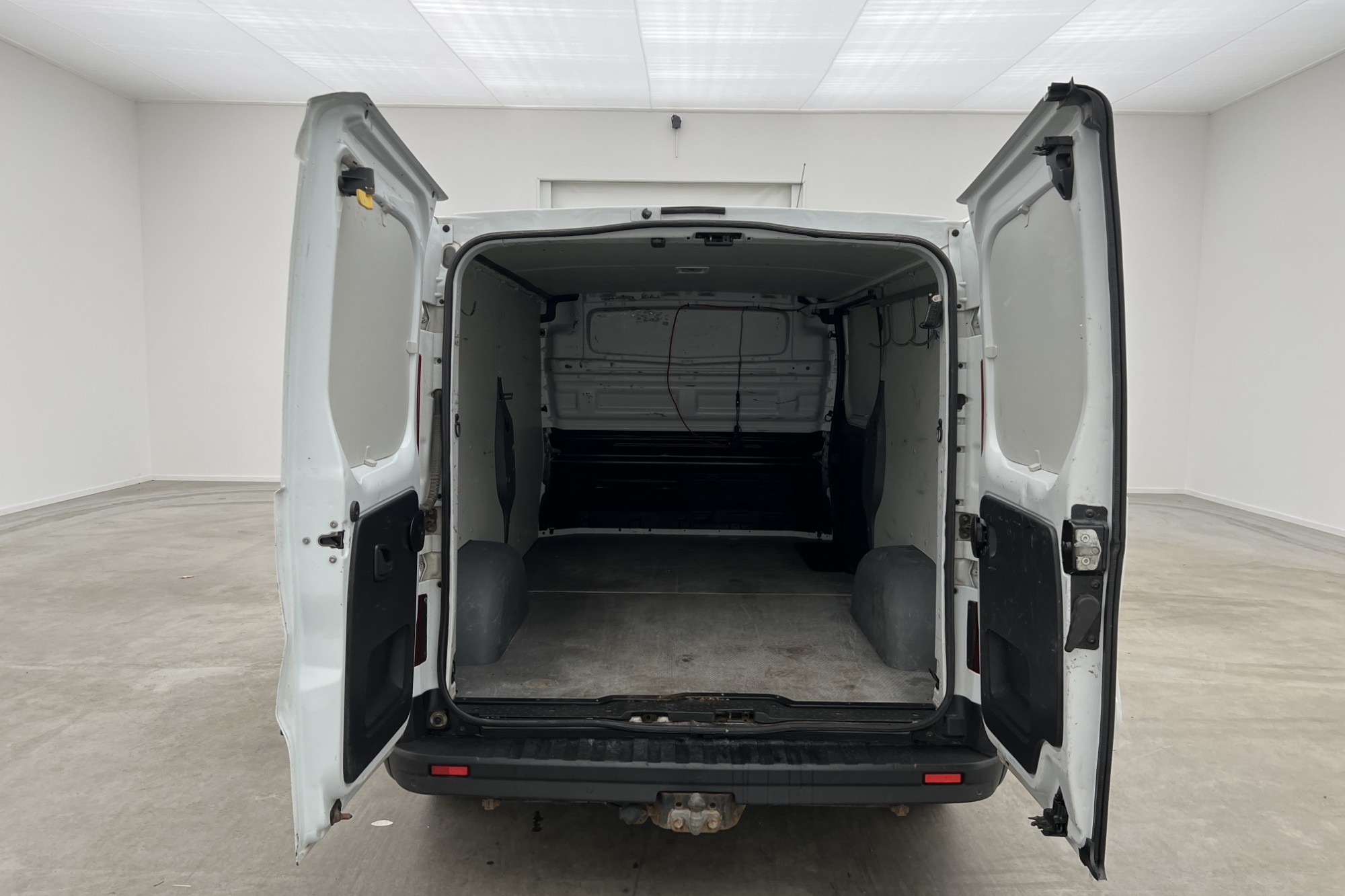 Renault Trafic L2 1.6 Värmare Dragkrok B-Kamera 3-Sits Moms