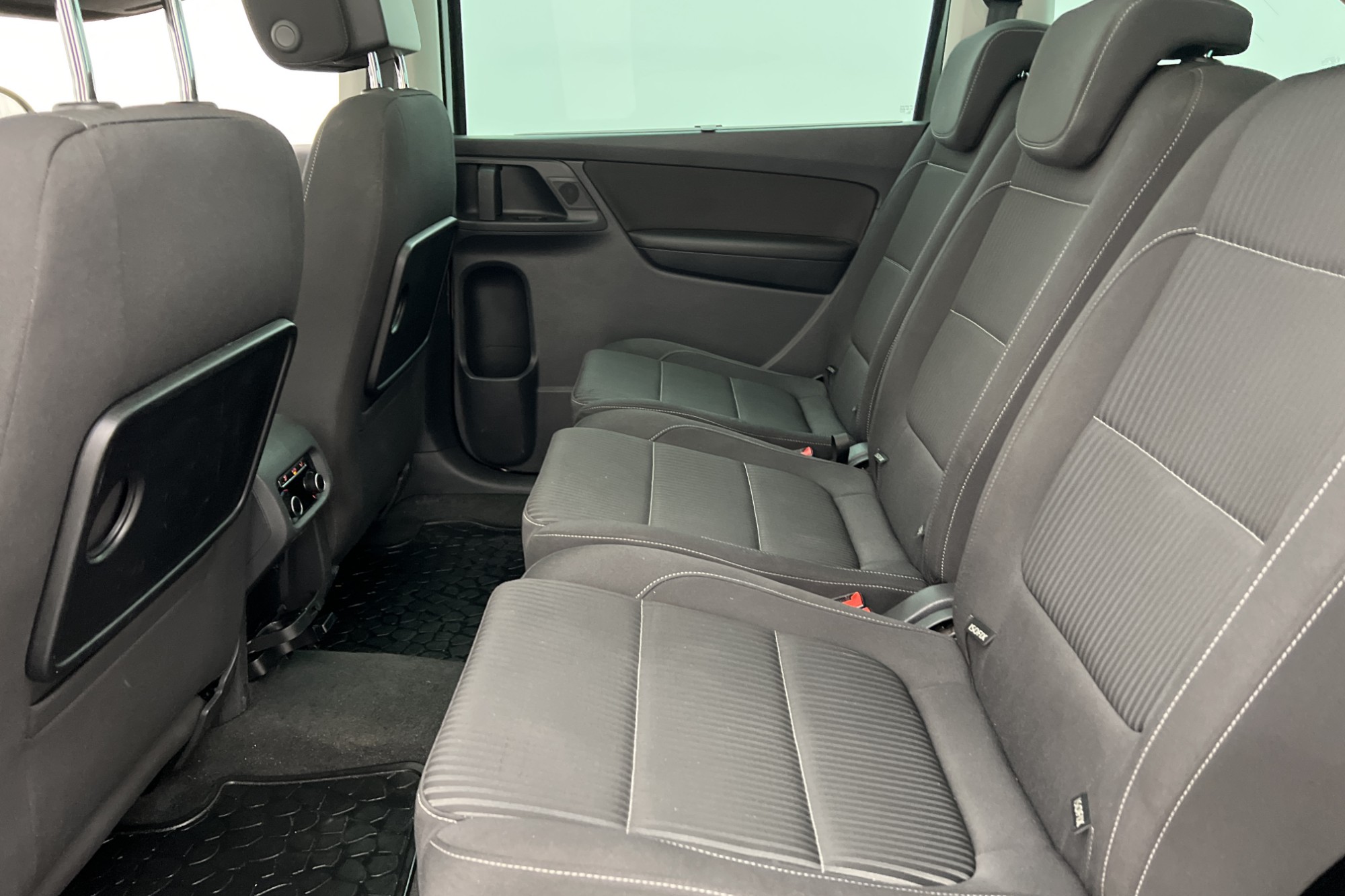 SEAT Alhambra 140hk Premium 7-Sits Värm Pano Kamera Navi