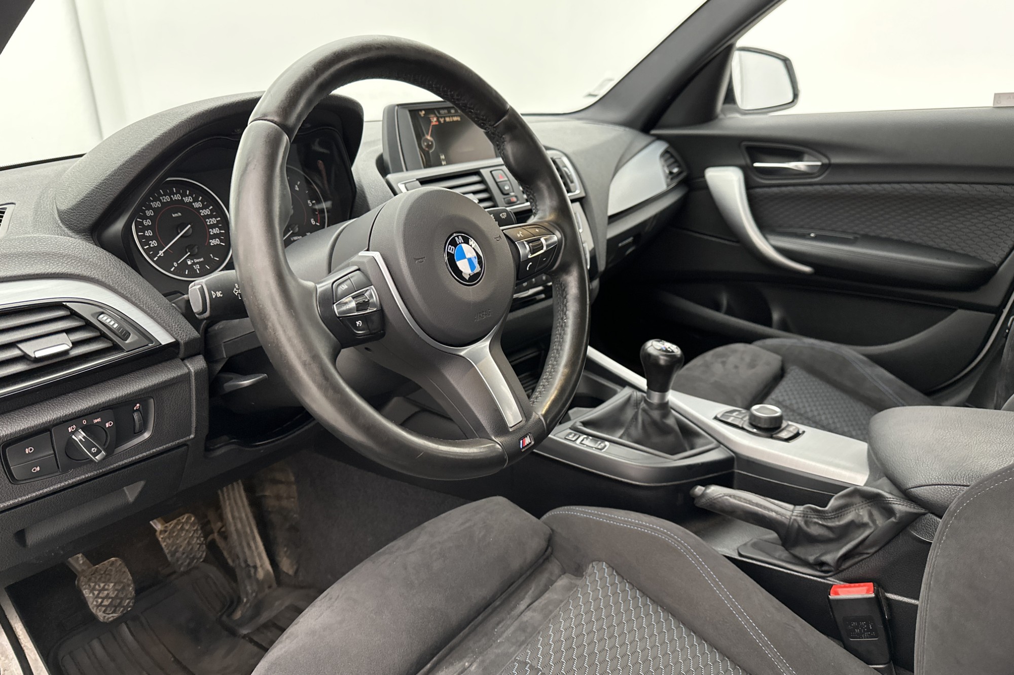 BMW 118d xDrive 150hk M Sport P-sensorer Keyless Alcantara