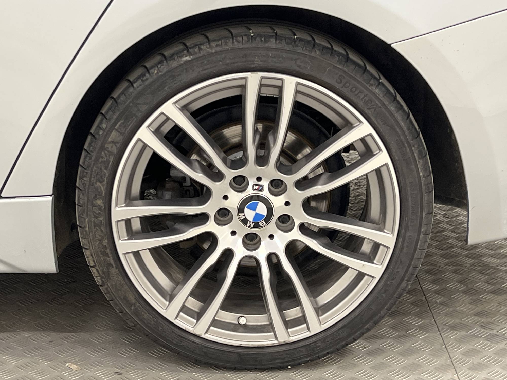 BMW 320d xDrive 190hk M Sport B-kamera P-sensorer Drag Navi