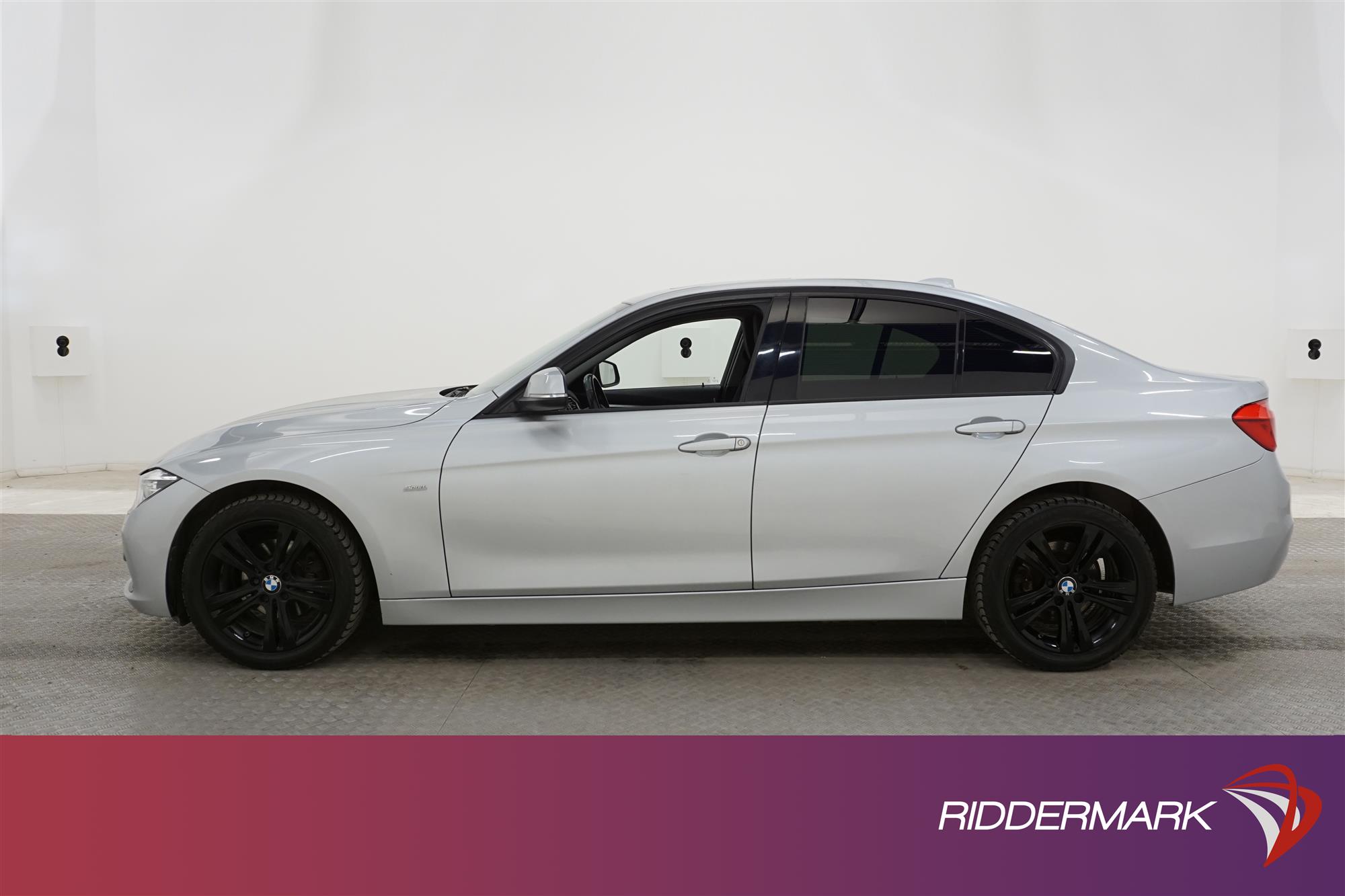 BMW 318d Sport Line Kamera Taklucka Drag Rattvärme Keyless 