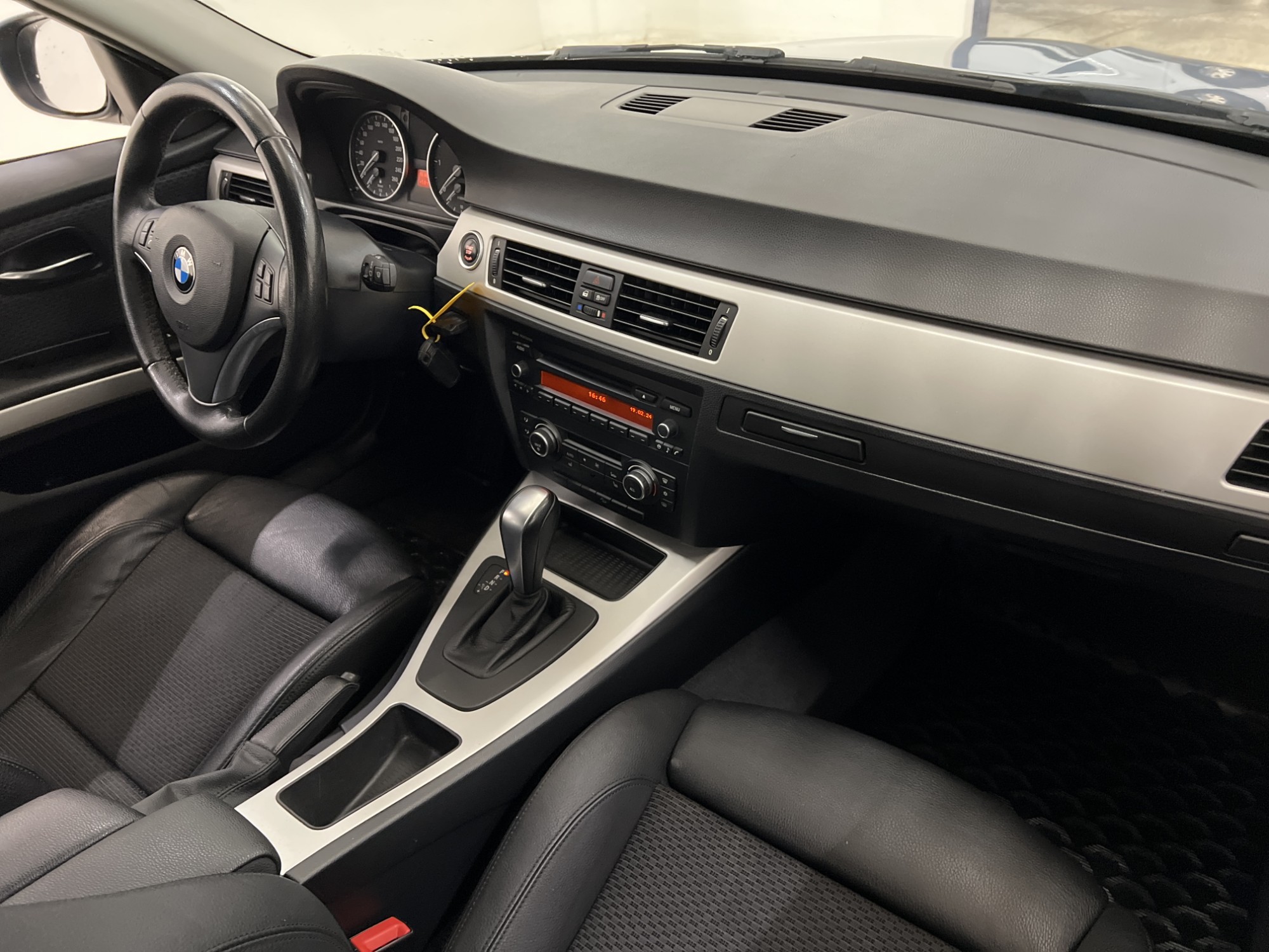 BMW 320d xDrive Touring 184hk Sportstolar Sensorer Välservad