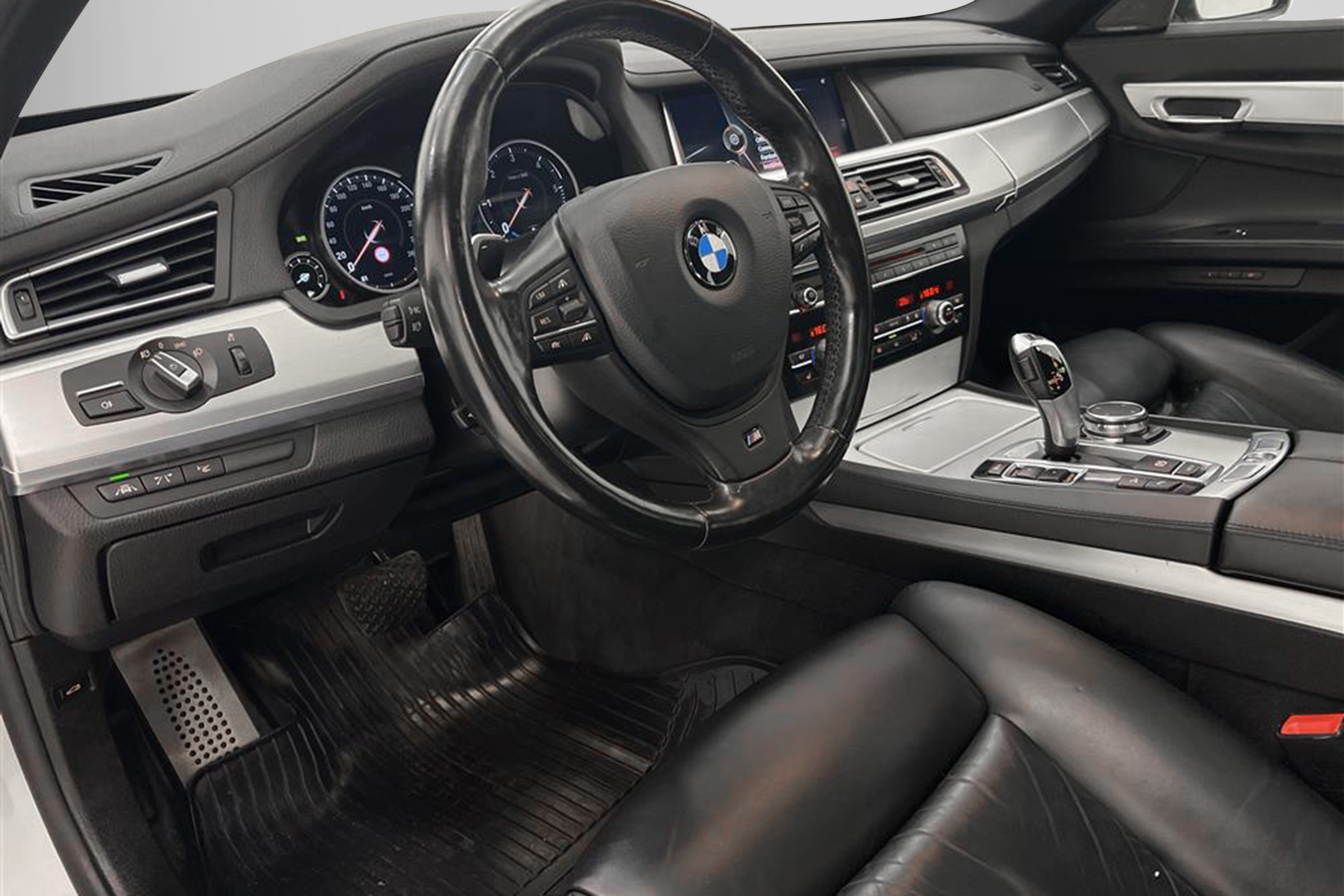BMW 740d xDrive 313hk M-Sport H/K T-lucka HUD GPS B-kam Drag