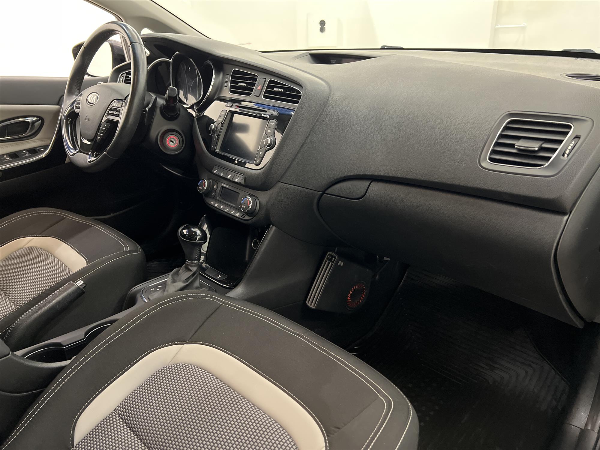 Kia Ceed Sportswagon 1.6 CRDi 128hk Kamera Navi Värmare