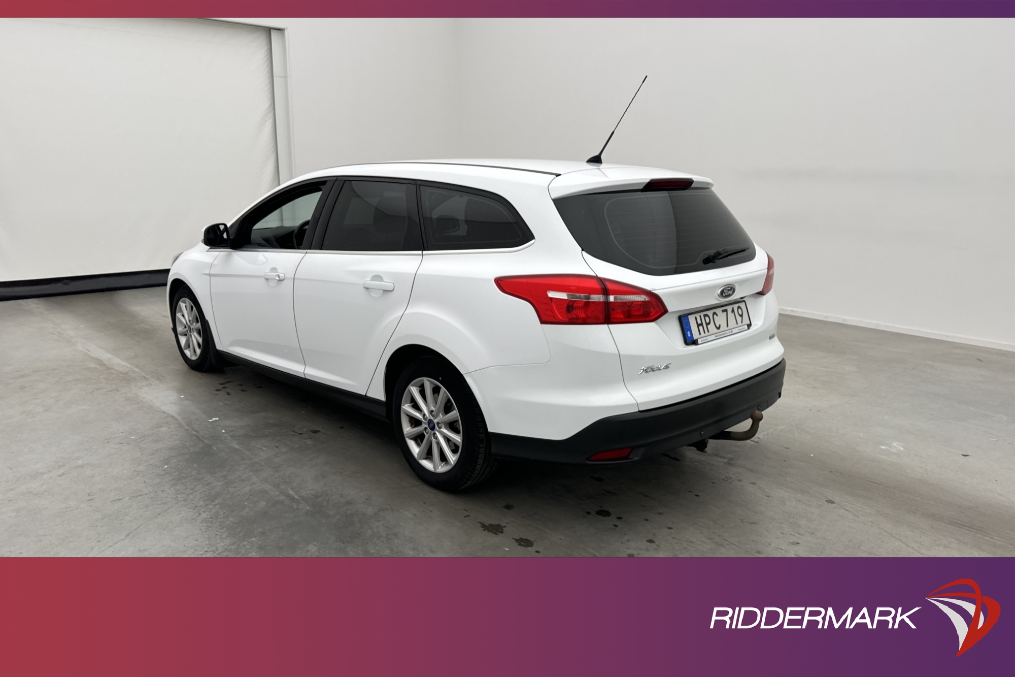 Ford Focus Kombi 1.0 125hk Titanium En-Bruk Sensorer Drag