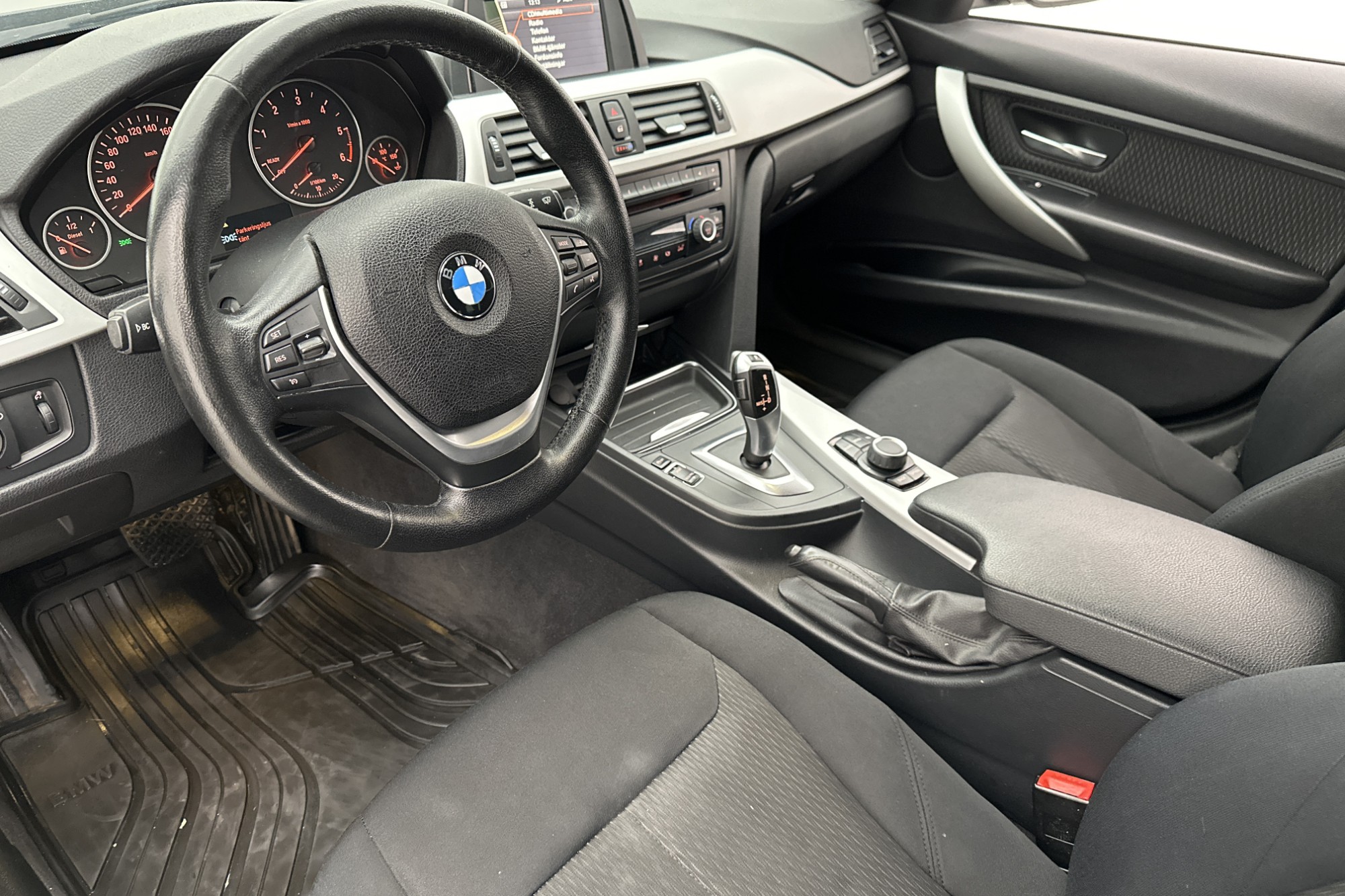 BMW 318 d Touring M Sport-front Sensorer Rattvärme Dragkrok