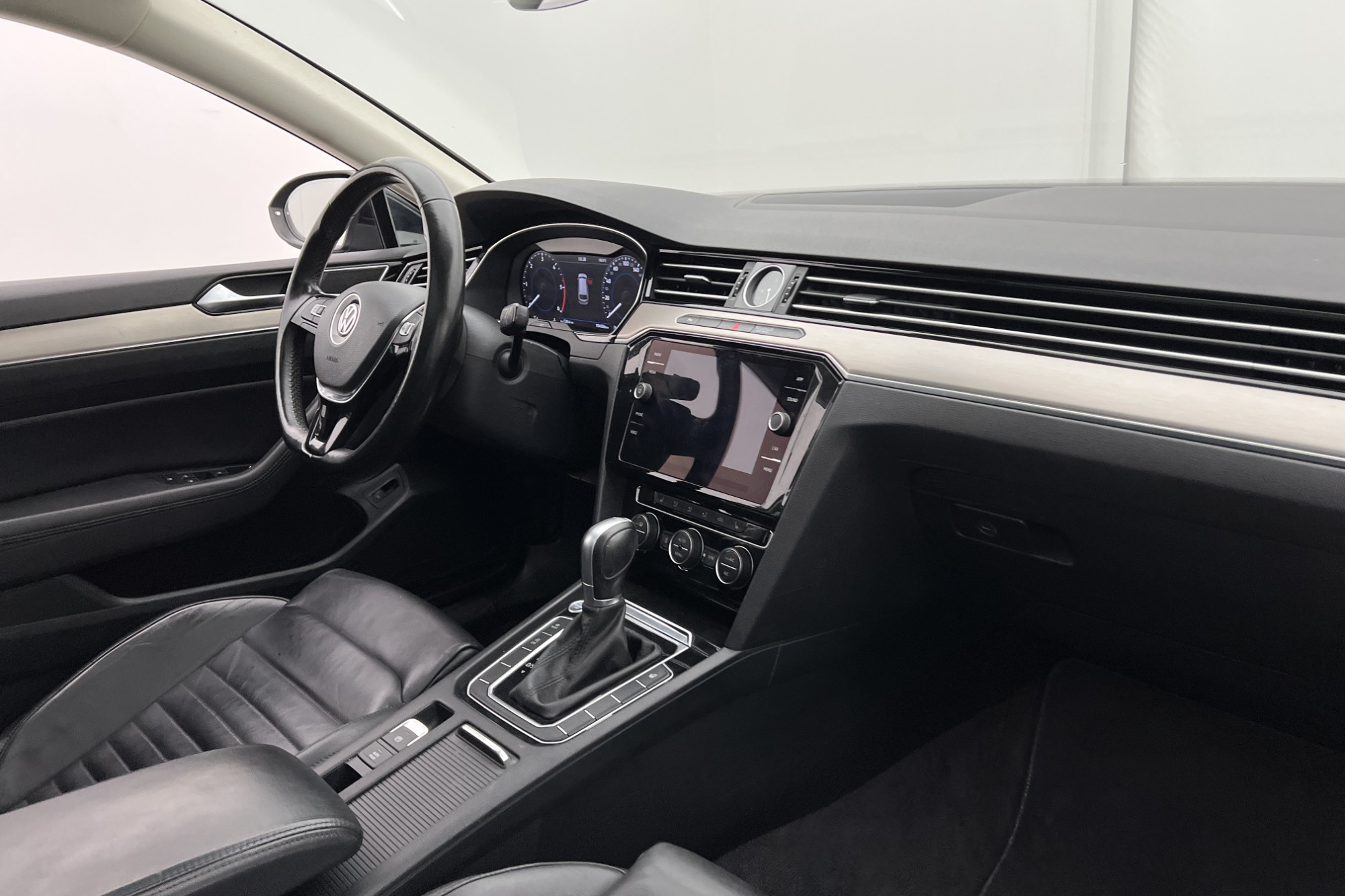 Volkswagen Passat SC 190hk R-Line Pano Cockpit Värm Kamera