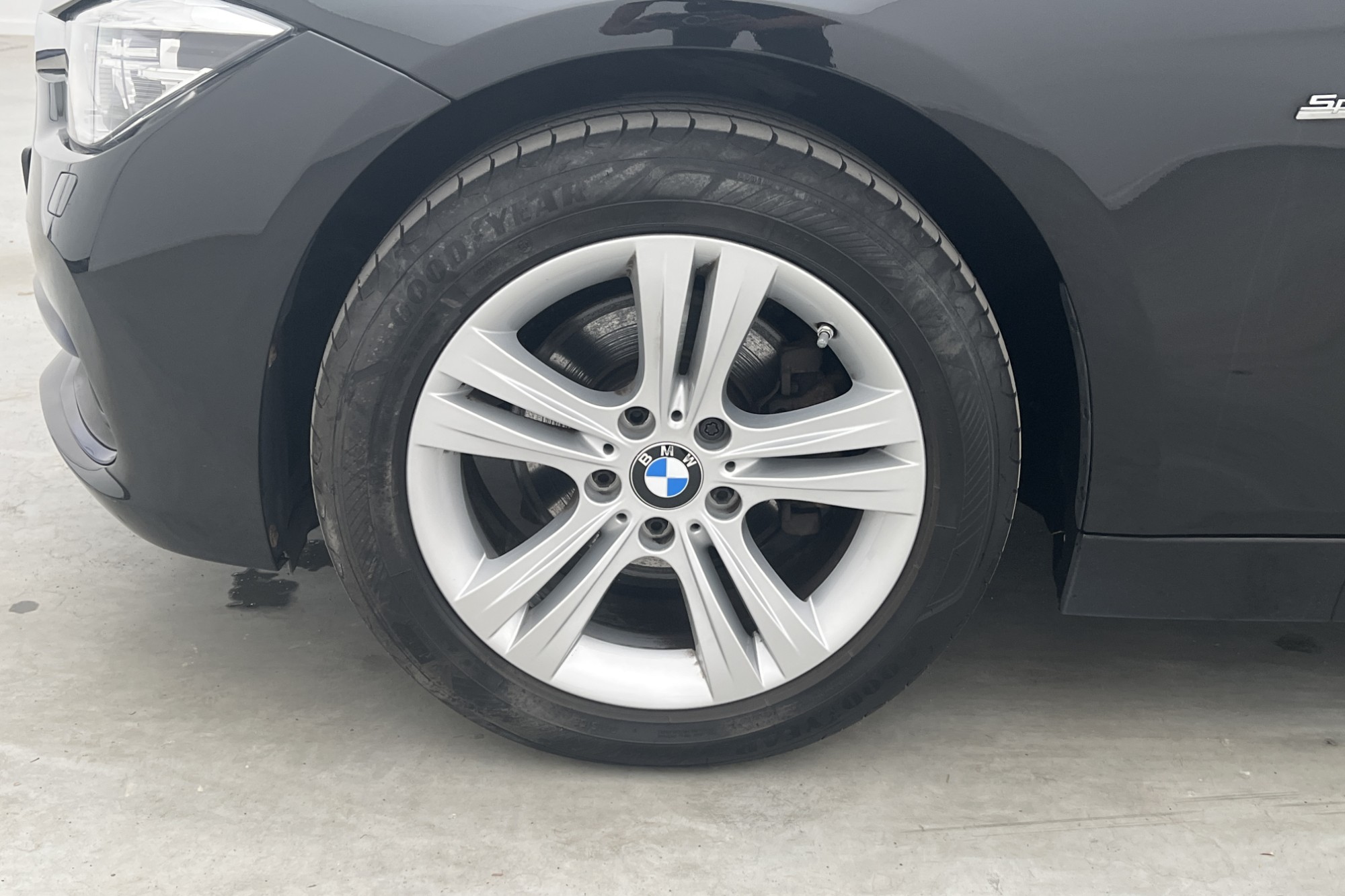 BMW 320d xDrive 190hk Sport Line HiFi Adaptiv Sensorer Drag