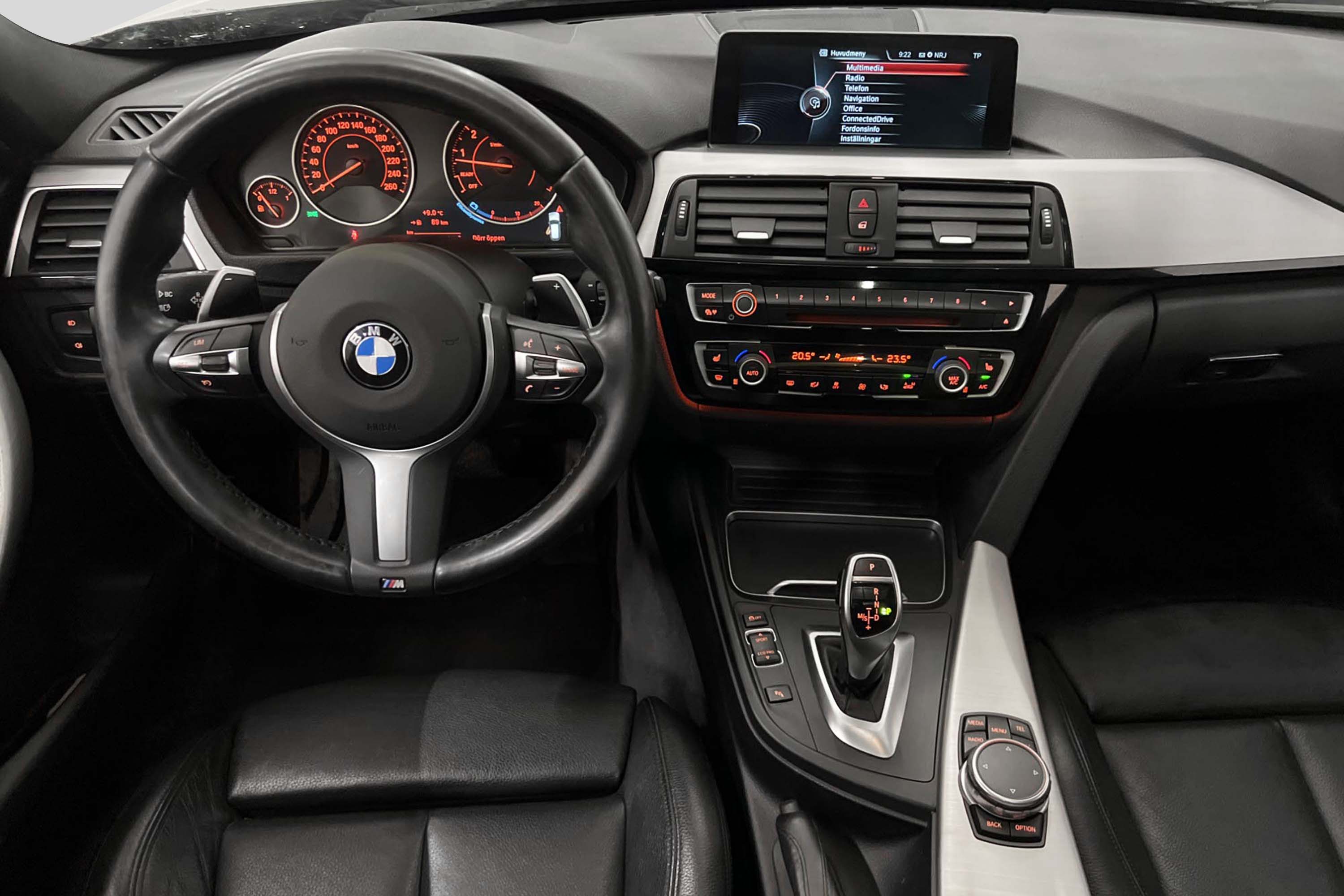 BMW 330i xDrive 252hk M Sport Navi H/K Pano Drag