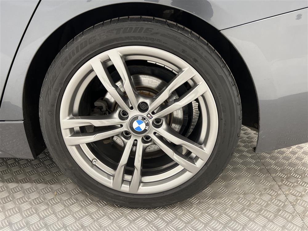 BMW 330e Sedan 252hk M Sport Skinn H/K Navi HuD Backkamera