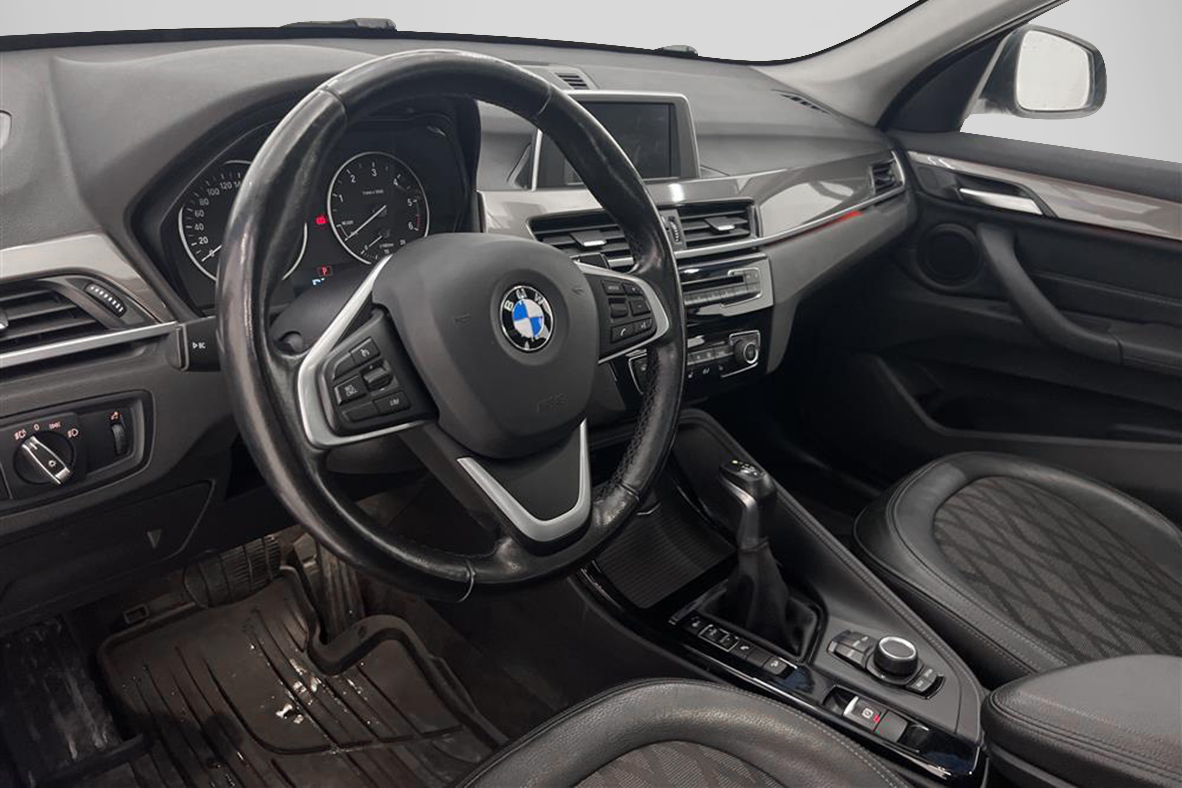 BMW X1 xDrive20d 190hk X-Line Värmare Panorama Keyless