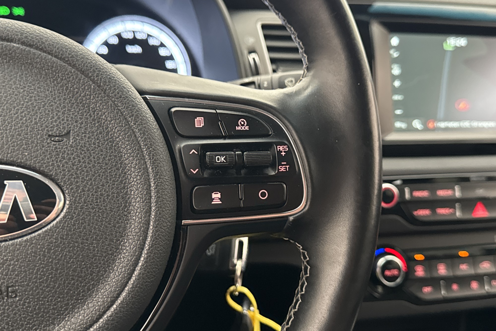 Kia Niro Hybrid Advance Plus Kamera Navi CarPlay Rattvärme